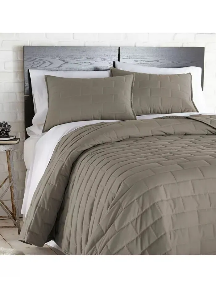 Легкий комплект одеял из трех предметов для фермерского дома Southshore Fine Linens — изображение 2 из 7, тауп