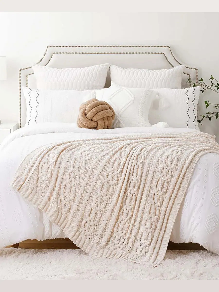 Плед Lifestyle из синели с косами, 51 x 67 дюймов Battilo — изображение 5 из 6, бежевый