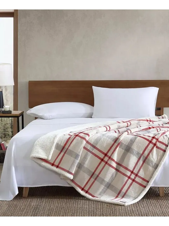 Двустороннее одеяло Newcastle из ультрамягкого плюша, 60 x 50 дюймов Eddie Bauer — изображение 1 из 6