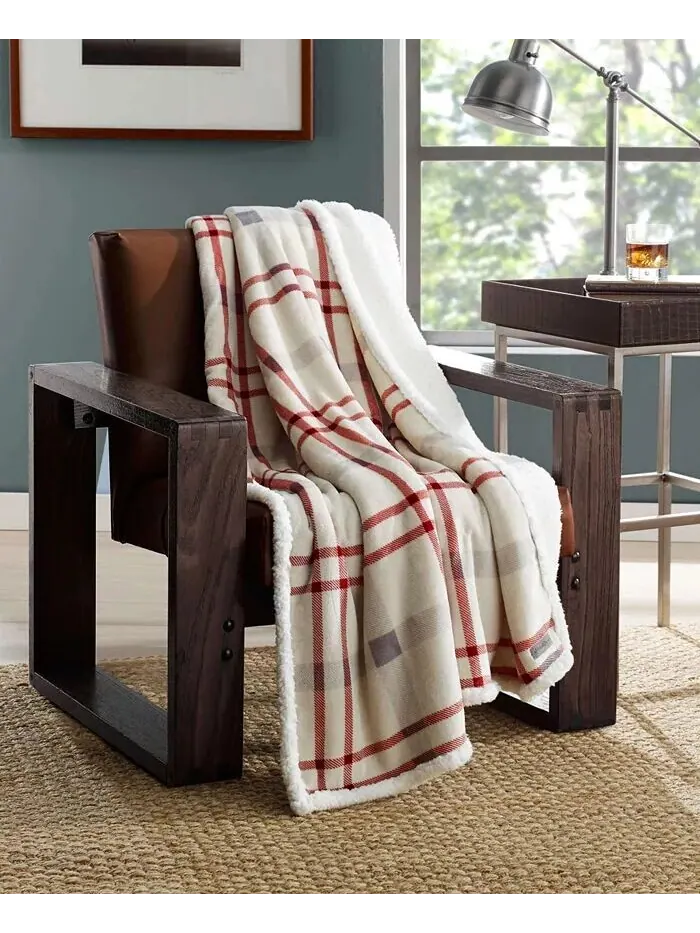 Двустороннее одеяло Newcastle из ультрамягкого плюша, 60 x 50 дюймов Eddie Bauer — изображение 4 из 6