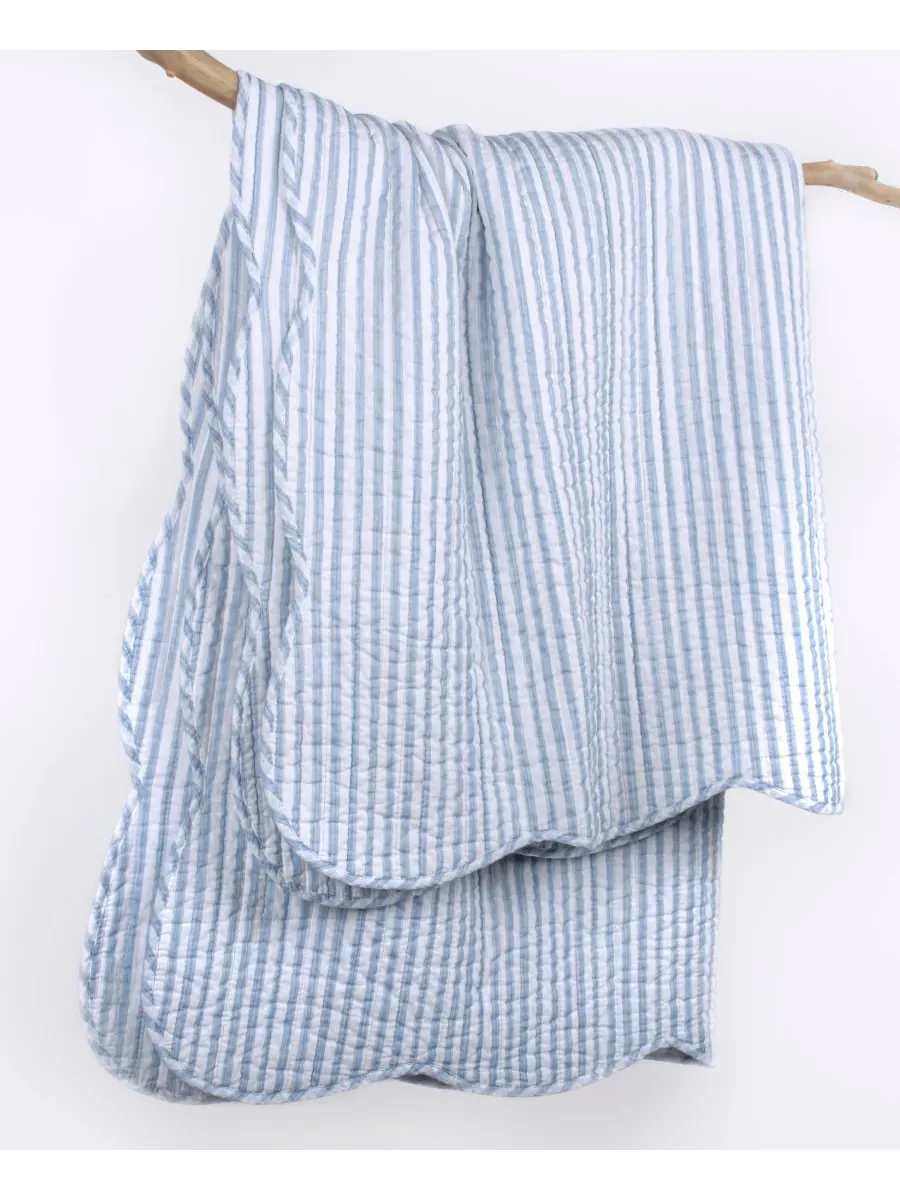 Двустороннее стеганое покрывало Martha Stripe, 50 x 60 дюймов Levtex — изображение 3 из 5, синий