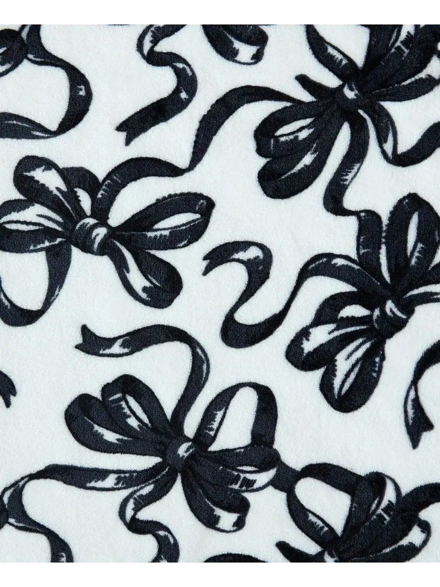 Плюшевый плед с принтом «Балетные бантики», 178 x 127 см Betsey Johnson — изображение 3 из 5, белый черный