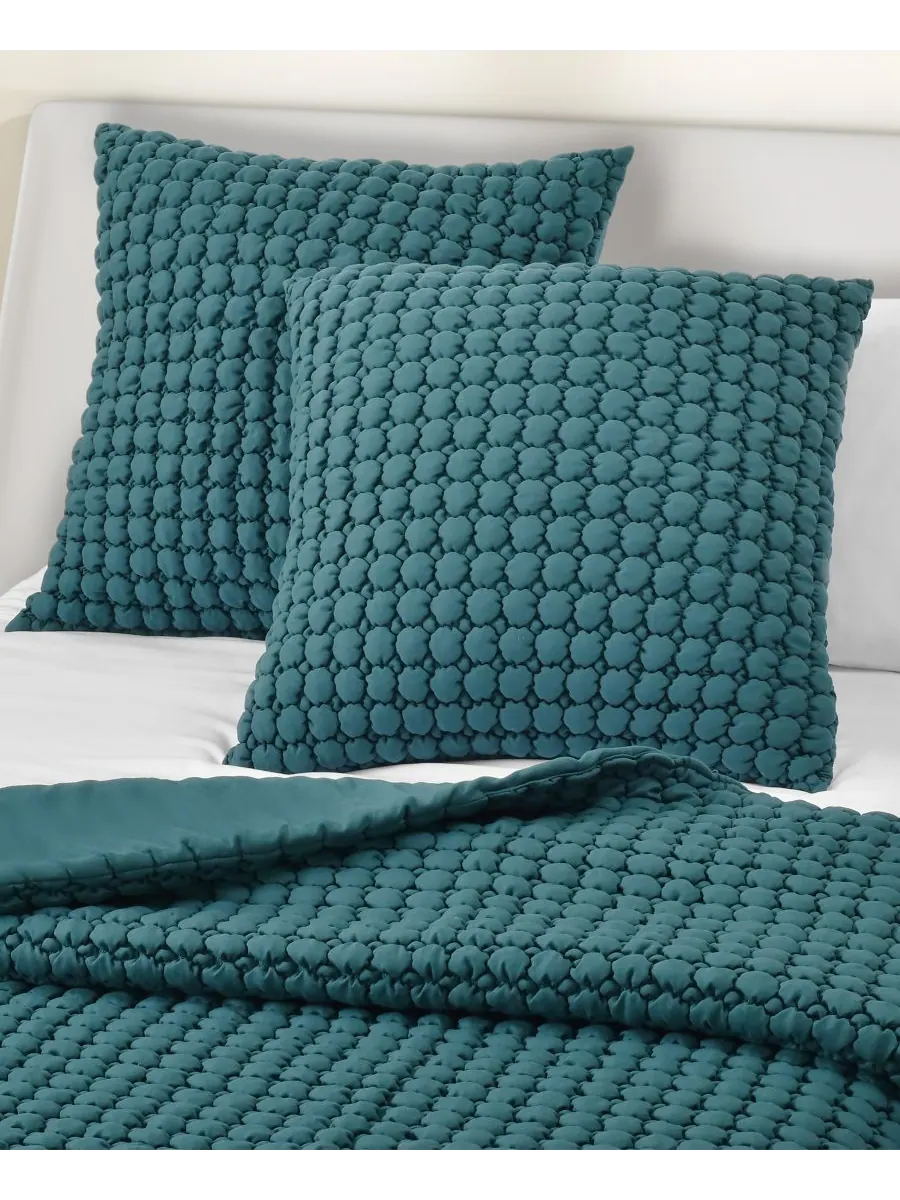 Стеганая наволочка "Bold Cloud Puff", европейский стиль J by J Queen, Teal, European Sham — изображение 2 из 4, бирюзовый