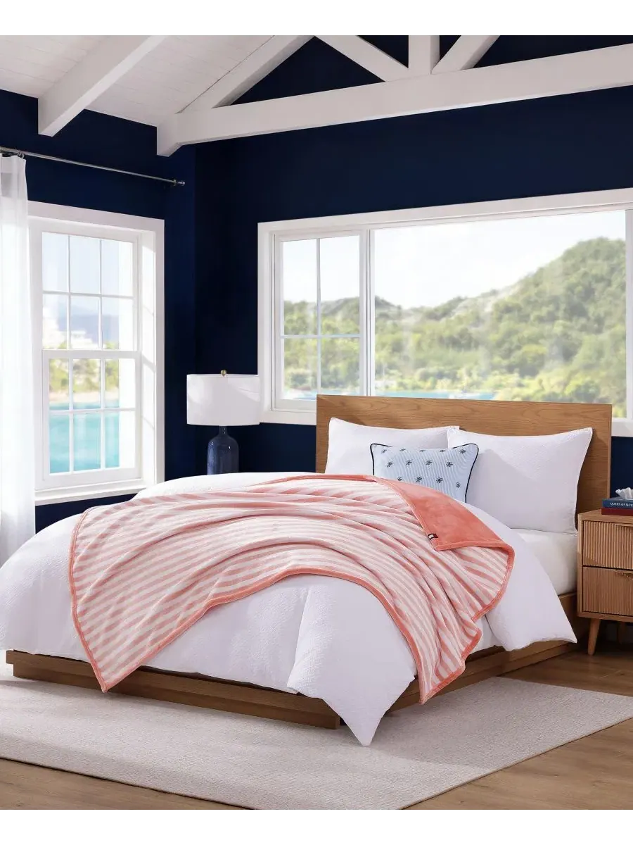Плюшевый плед Laguna Beach в полоску, 178 x 127 см Tommy Hilfiger — изображение 5 из 5, белый/коралловый/розовый
