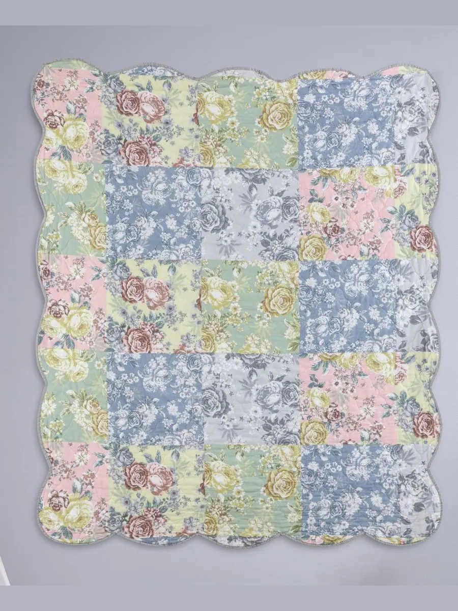 Традиционный стеганый плед Emma с цветочным узором, 50 x 60 дюймов Greenland Home Fashions — изображение 3 из 4, серый