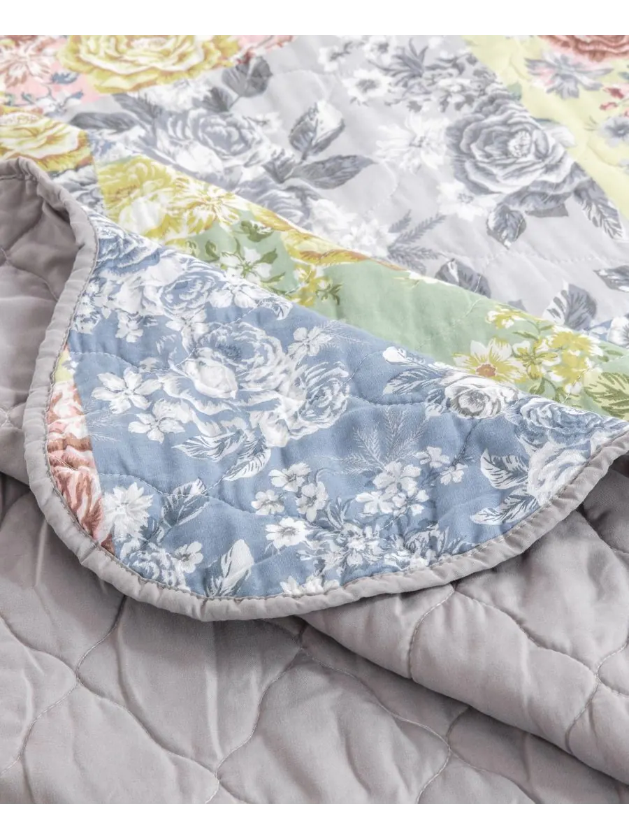 Традиционный стеганый плед Emma с цветочным узором, 50 x 60 дюймов Greenland Home Fashions — изображение 4 из 4, серый