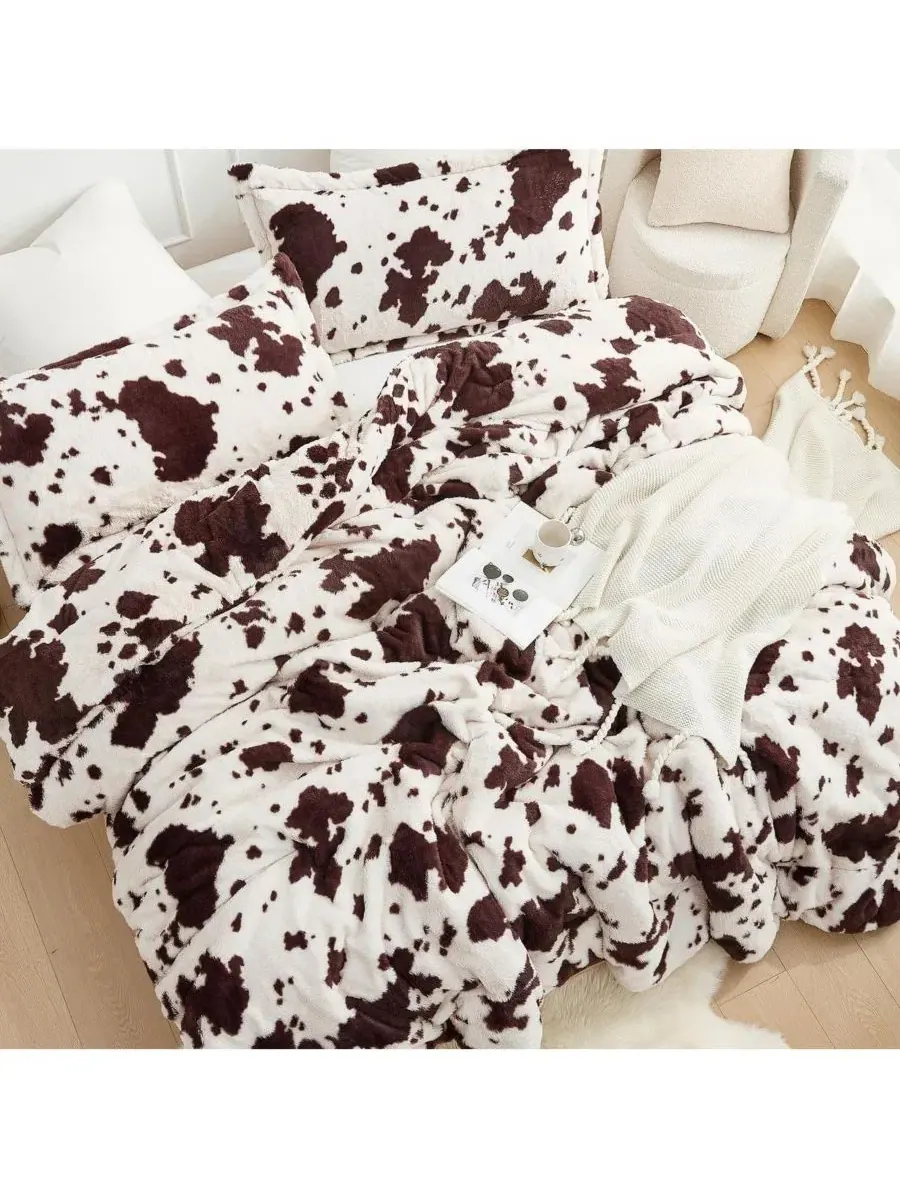 Комплект пледа с принтом Cow Crush Coma Inducer — изображение 2 из 4, коричневый белый