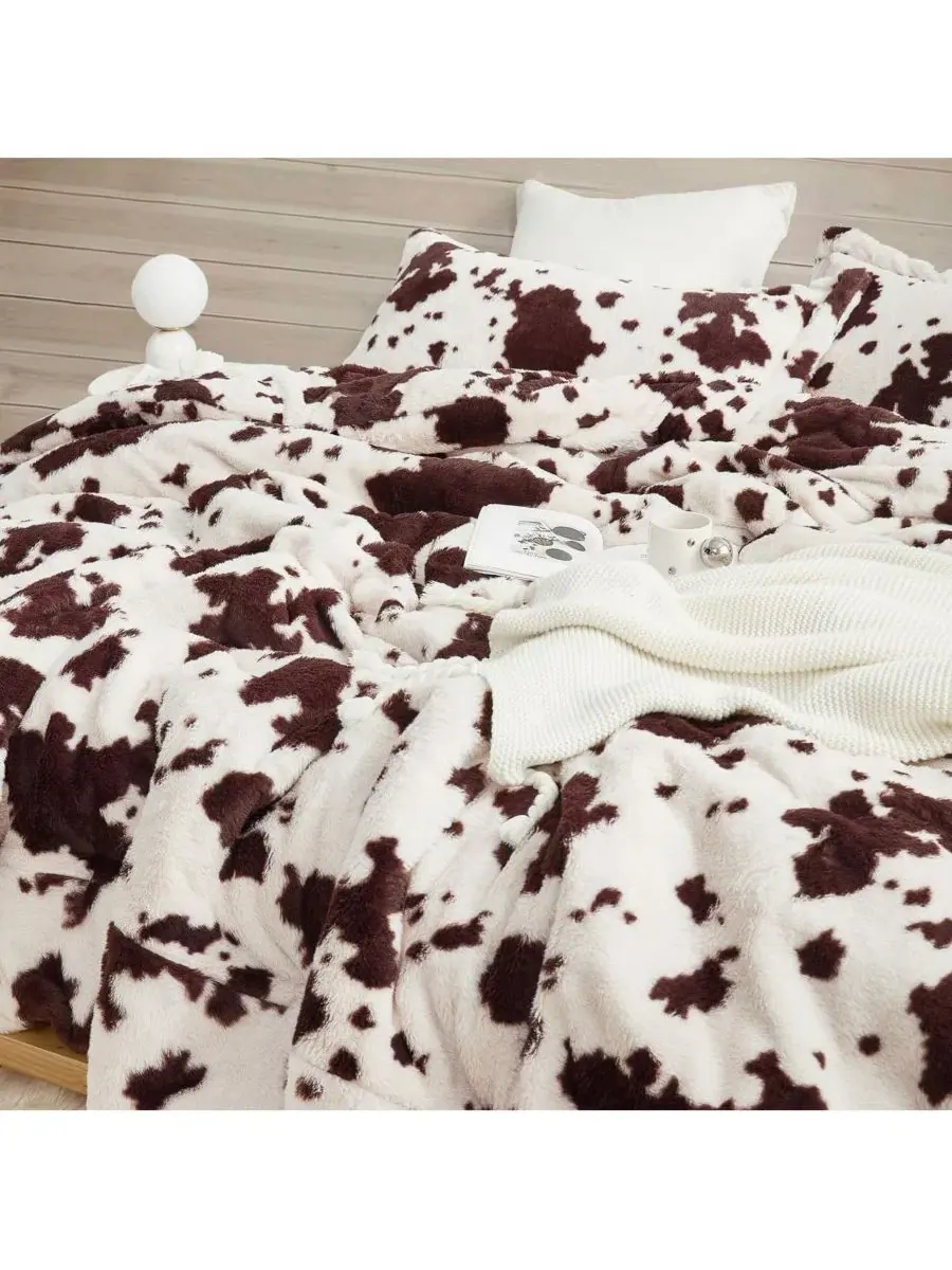 Комплект пледа с принтом Cow Crush Coma Inducer — изображение 3 из 4, коричневый белый