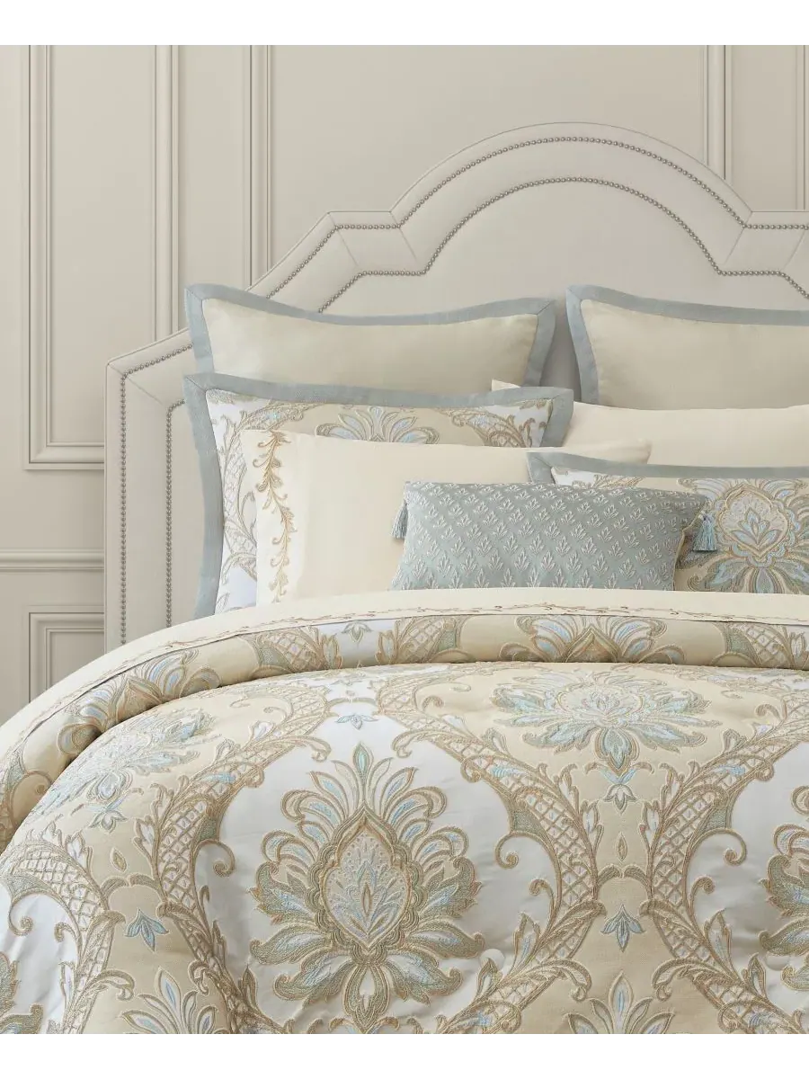 Комплект стеганого покрывала Rita Floral из 4 предметов, Queen J Queen New York — изображение 2 из 8, шампань