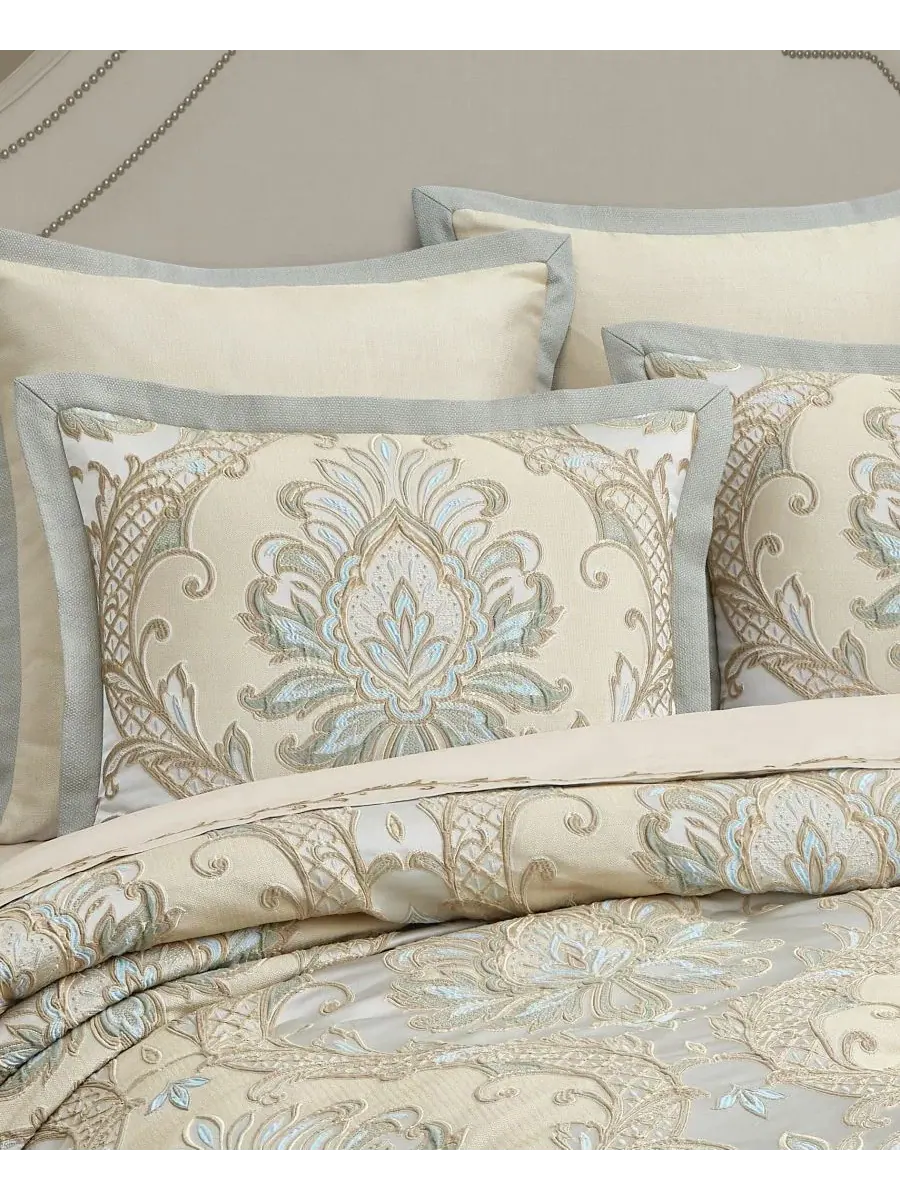 Комплект стеганого покрывала Rita Floral из 4 предметов, Queen J Queen New York — изображение 3 из 8, шампань