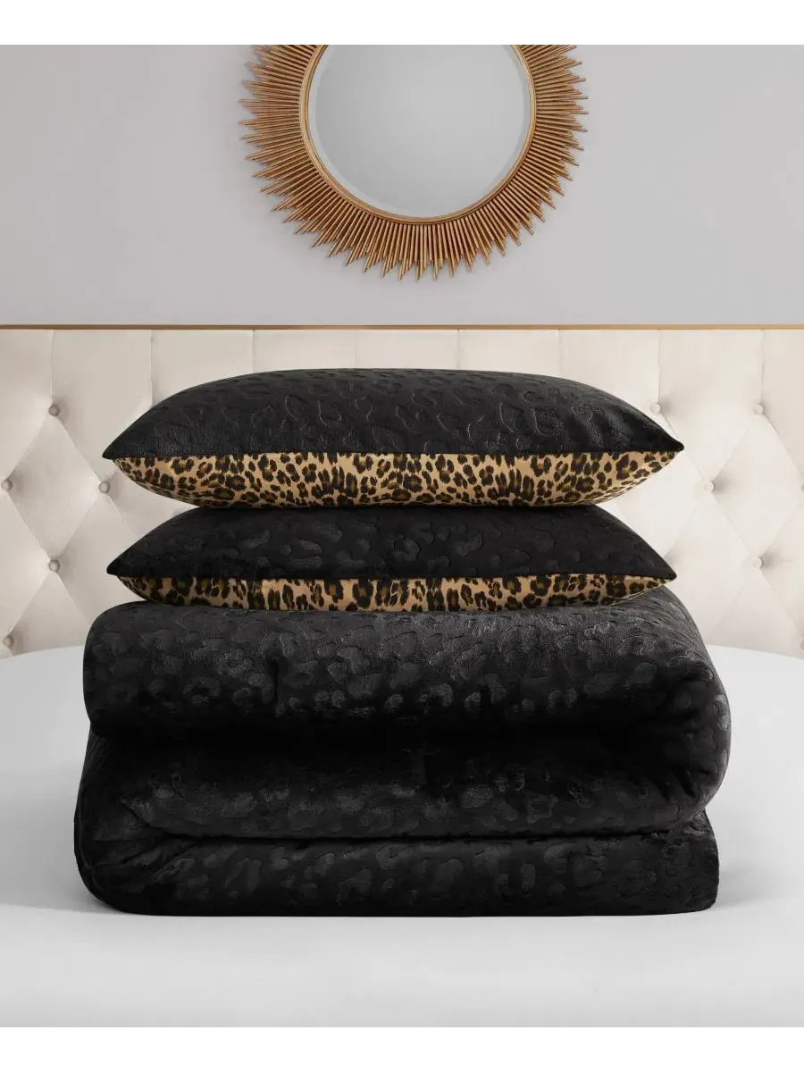 Комплект стеганого покрывала Juicy Couture, модель Embossed Leopard Reverse To Royal Leopard — изображение 5 из 7