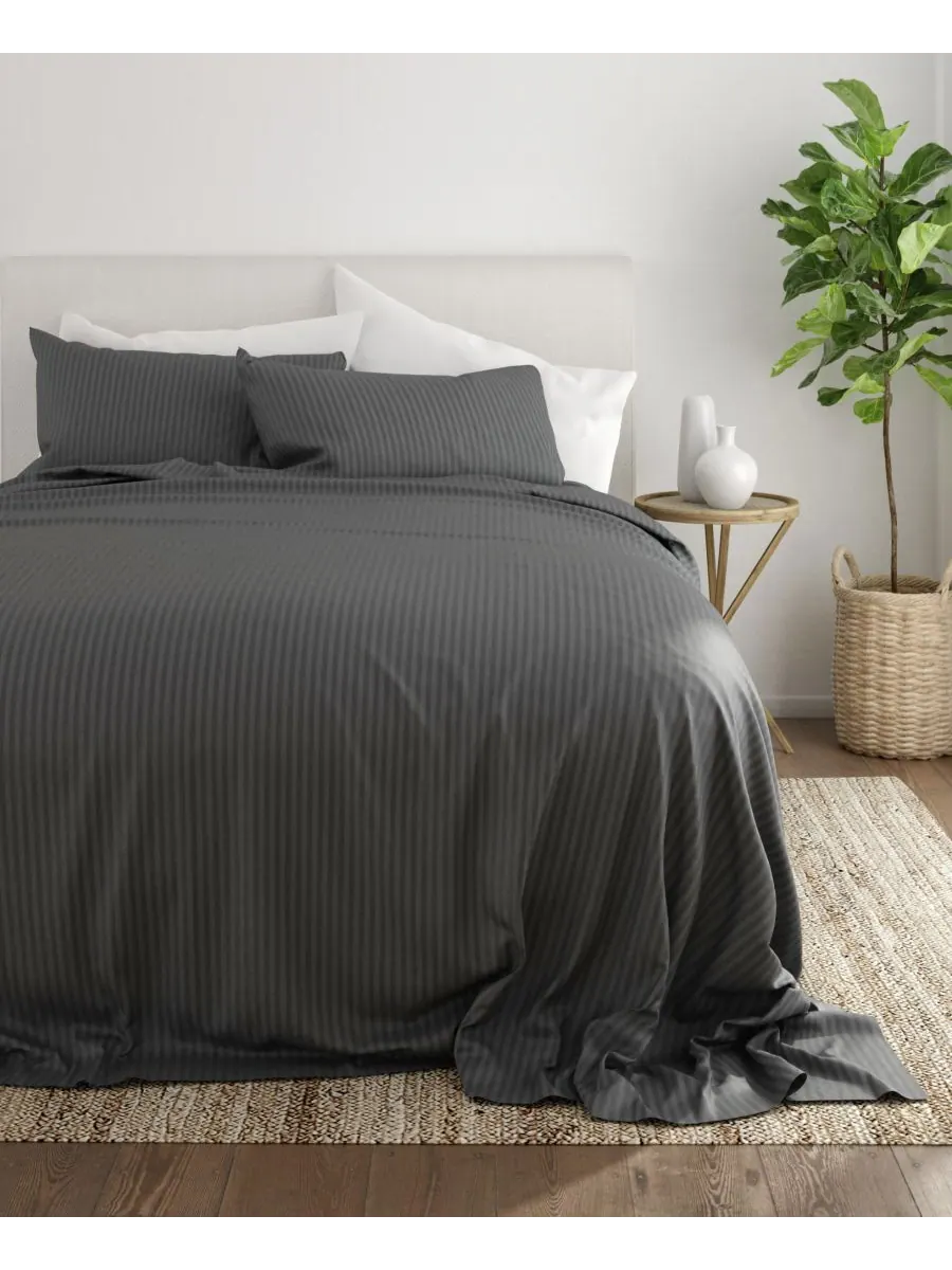 Комплект постельного белья Expressed In Embossed Striped из 4 предметов, размер Queen Ienjoy Home — изображение 2 из 9, серый