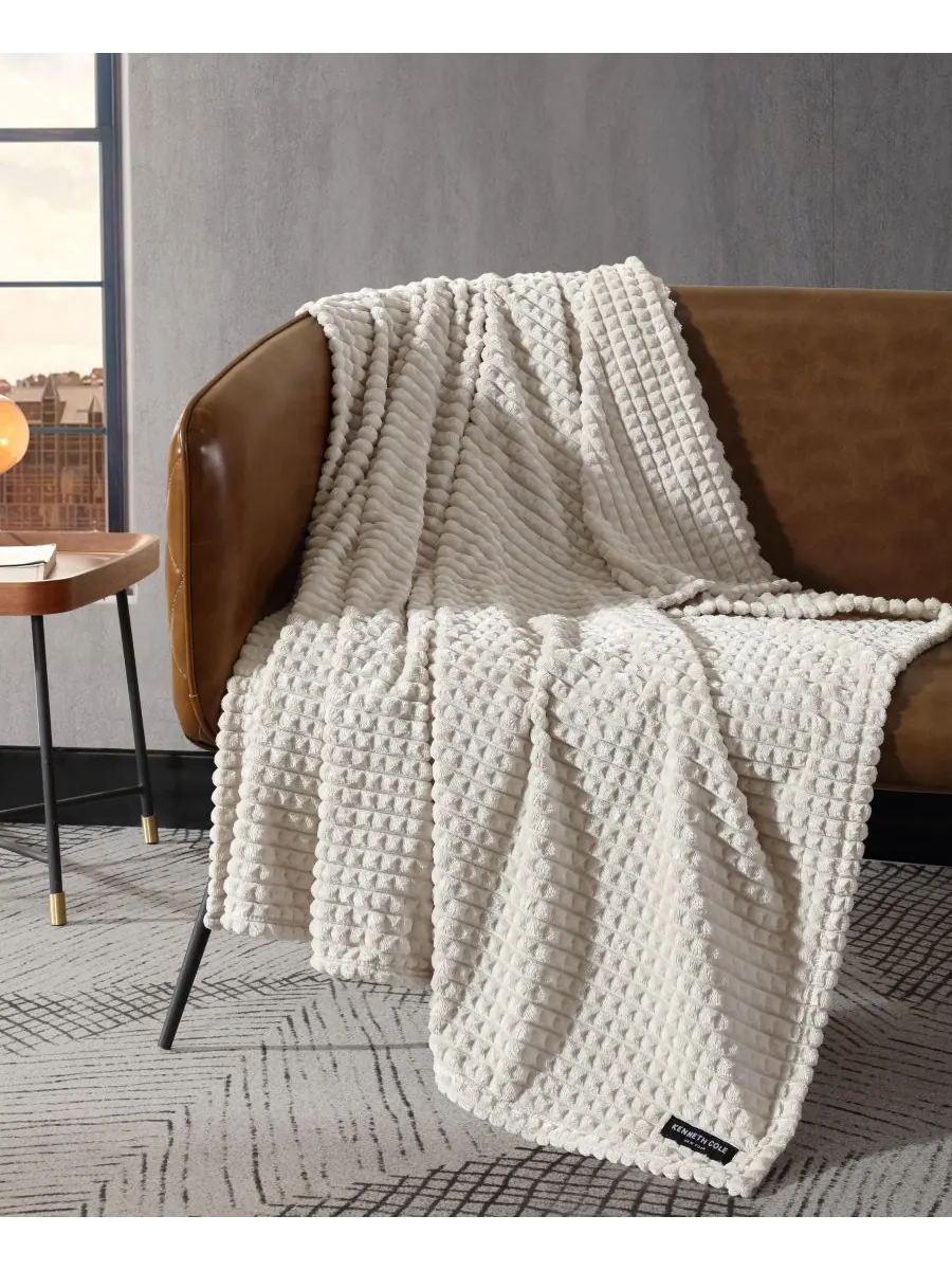 Однотонный плюшевый плед с жаккардовым узором, 60 x 50 дюймов Kenneth Cole New York — изображение 4 из 9, льняной