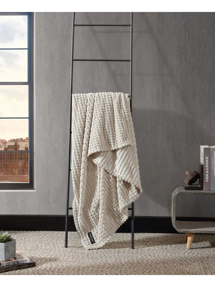 Однотонный плюшевый плед с жаккардовым узором, 60 x 50 дюймов Kenneth Cole New York — изображение 5 из 9, льняной