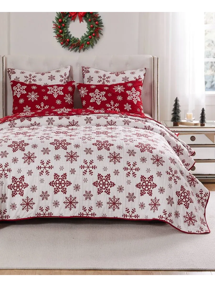 Покрывало мателассе с принтом снежинок, 3 предмета, King Greenland Home Fashions — изображение 3 из 7, красный