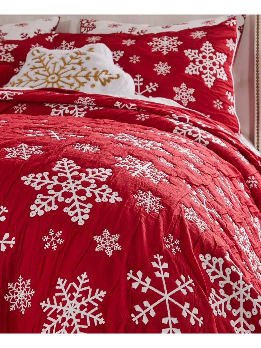 Покрывало мателассе с принтом снежинок, 3 предмета, King Greenland Home Fashions — изображение 5 из 7, красный