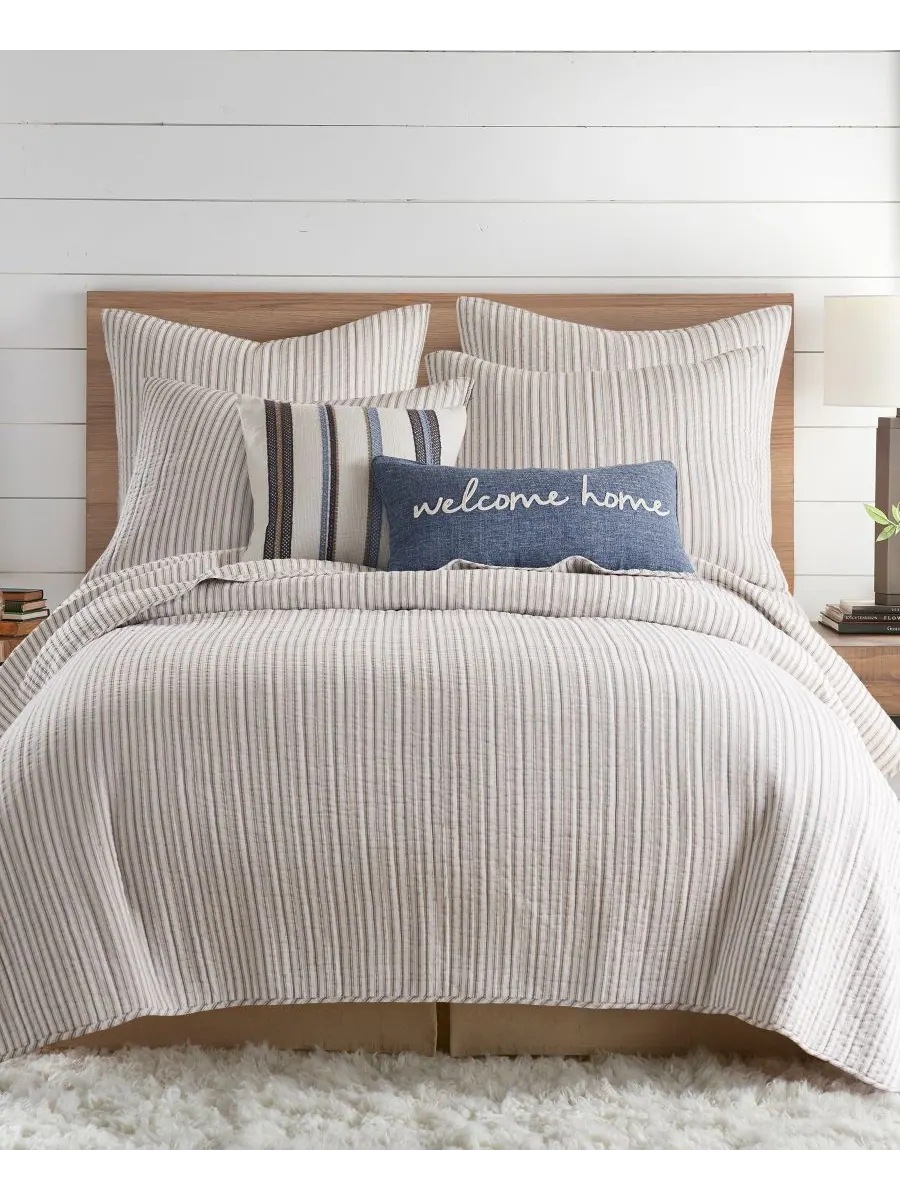 Комплект из двух наволочек Tobago Stripe, европейский стиль Levtex, Taupe, European Sham Set — изображение 3 из 3, тауп