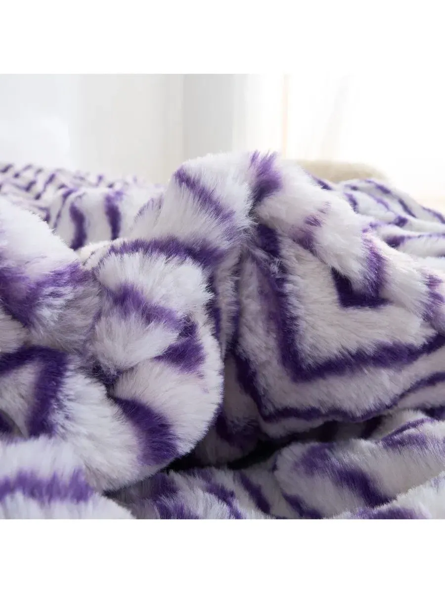 Комплект стеганого одеяла с плюшевым покрытием, модель Snowball Oceans Coma Inducer, Petunia Waves — изображение 4 из 4