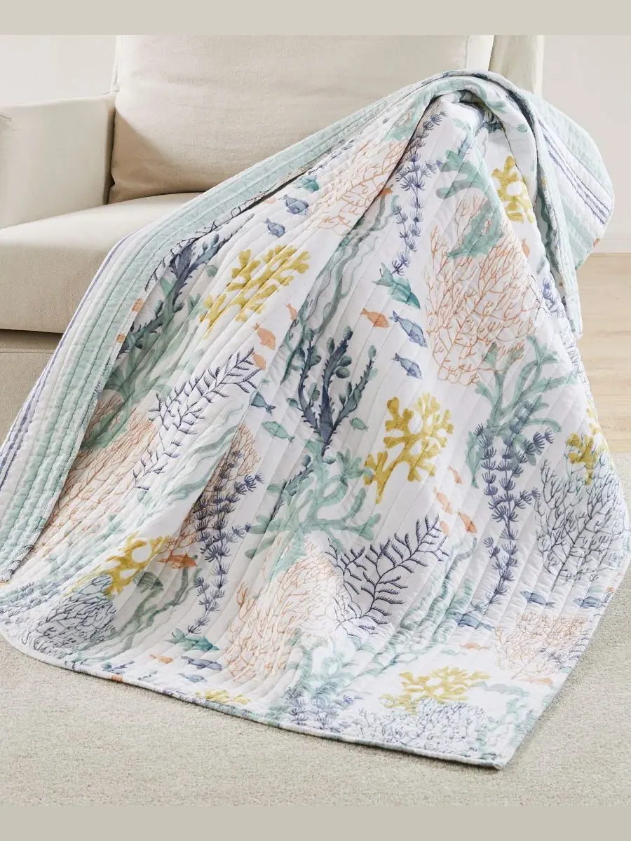 Двустороннее стеганое покрывало Ocean Meadow, 127 x 152 см Levtex — изображение 2 из 5, синий