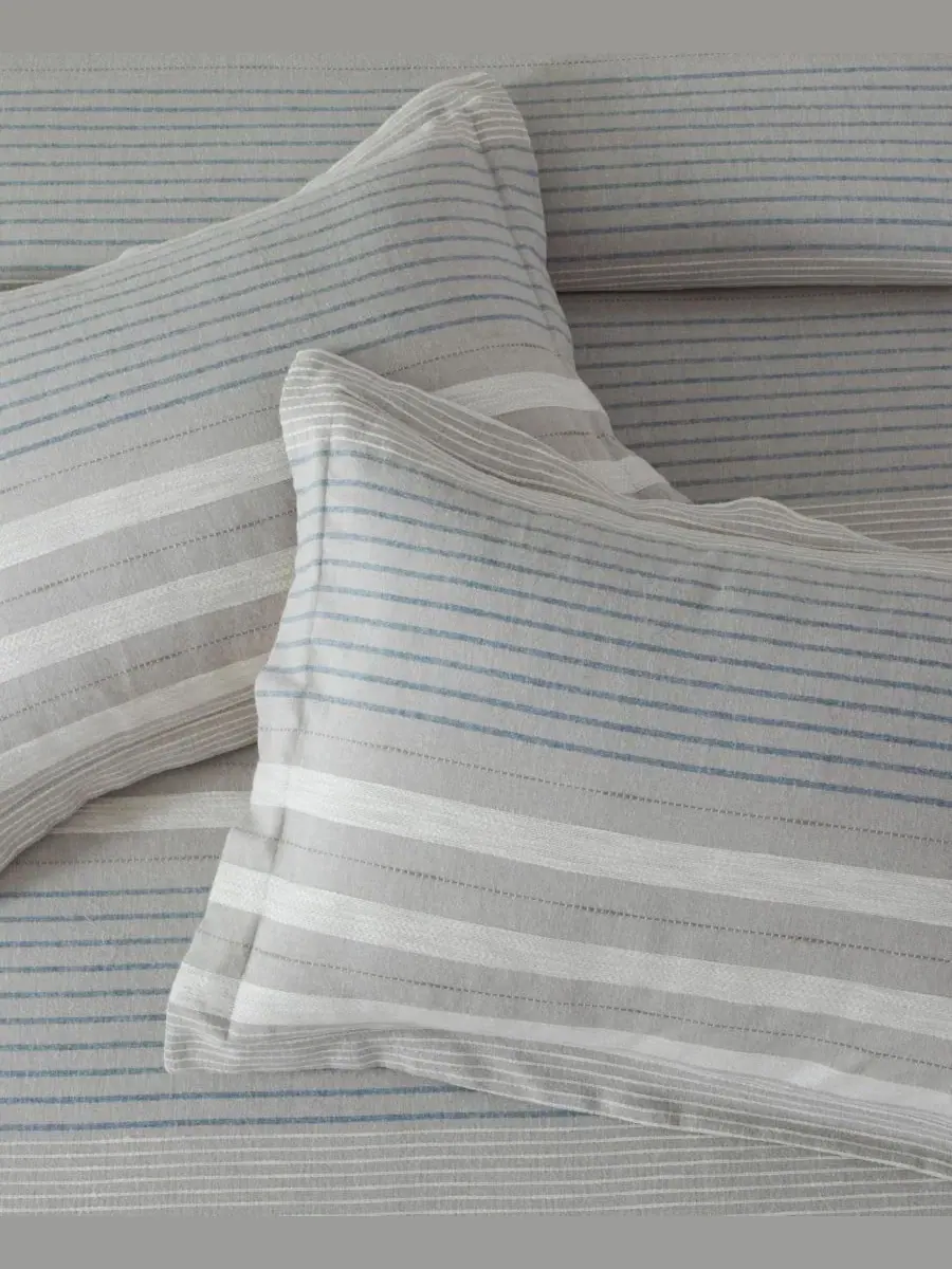 Комплект стеганого покрывала Hawthorn Stripes Reversible 3-Piece, King/California King Levtex Home — изображение 6 из 6