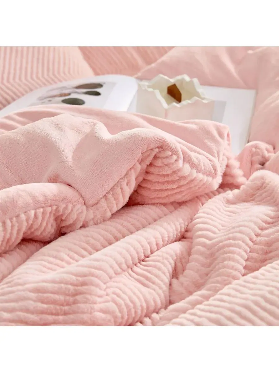 Комплект одеял Peak of Cozy Oversized Coma Inducer — изображение 4 из 4, розовый
