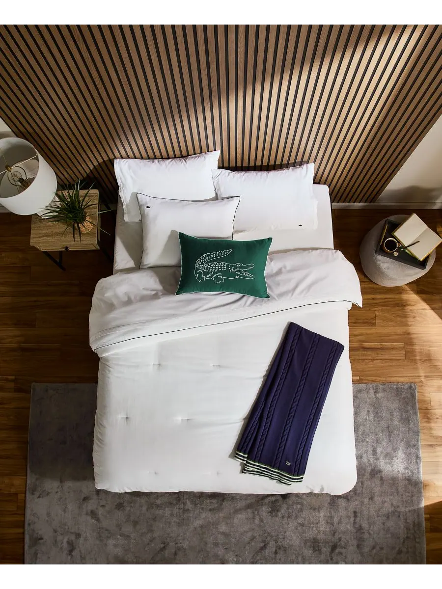 Плед из хлопка с косами, 50 x 70 дюймов Lacoste Home — изображение 4 из 4, темно-синий