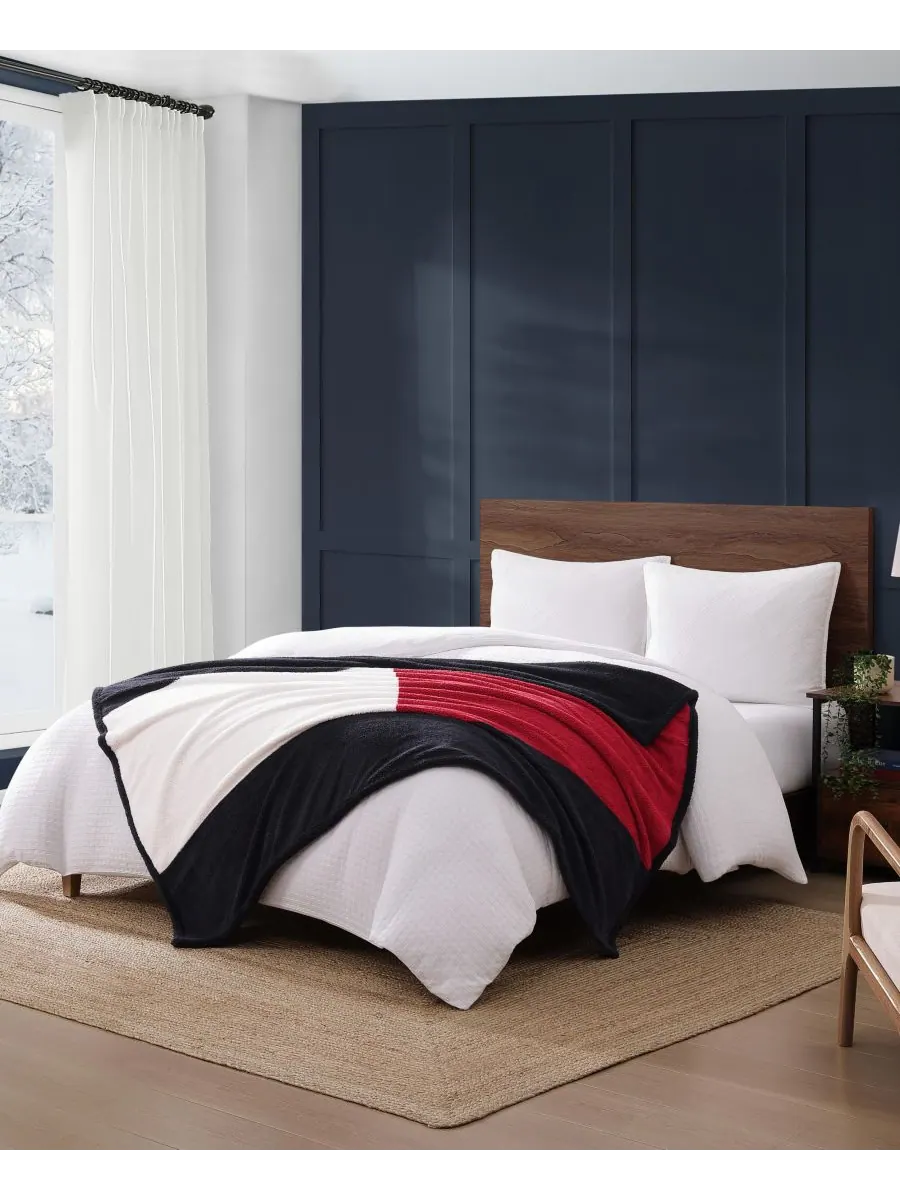 Плед Iconic Flag Sherpa, 70 x 50 дюймов Tommy Hilfiger — изображение 2 из 6, мульти