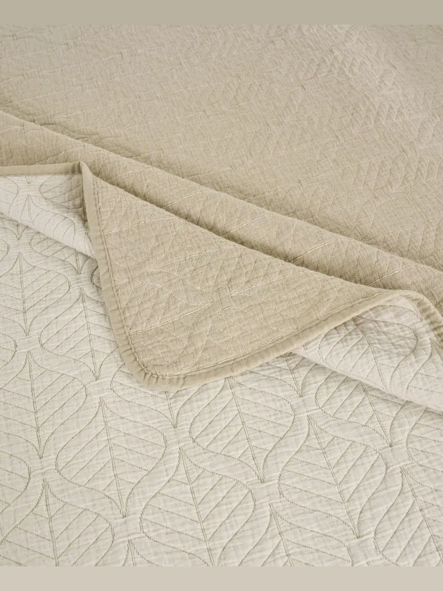 Комплект стеганого покрывала Harper Jacquard-Woven Reversible 3-Piece Greenland Home Fashions — изображение 4 из 7, тауп