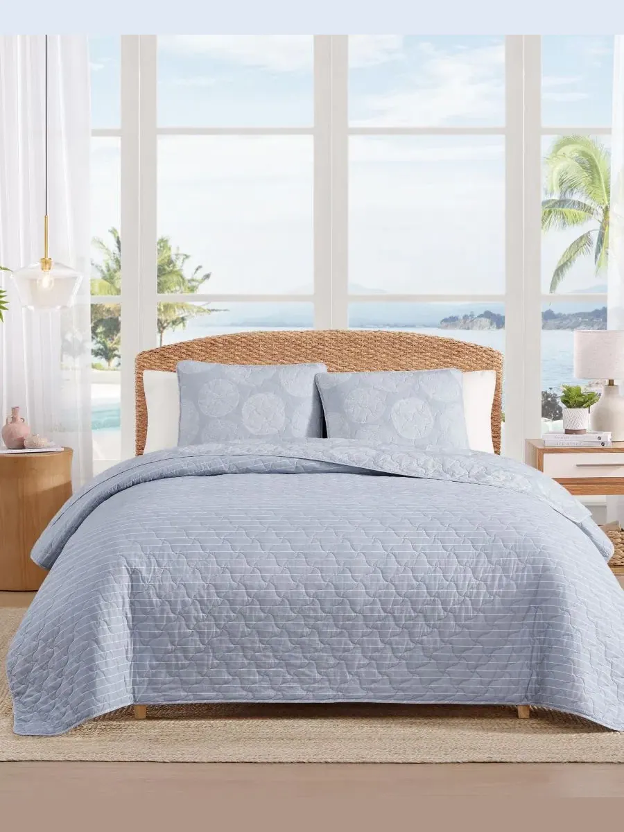 Комплект стеганого покрывала Ocean Island Cotton Reversible 3-Pc. Quilt Set Tommy Bahama Home — изображение 8 из 8, синий
