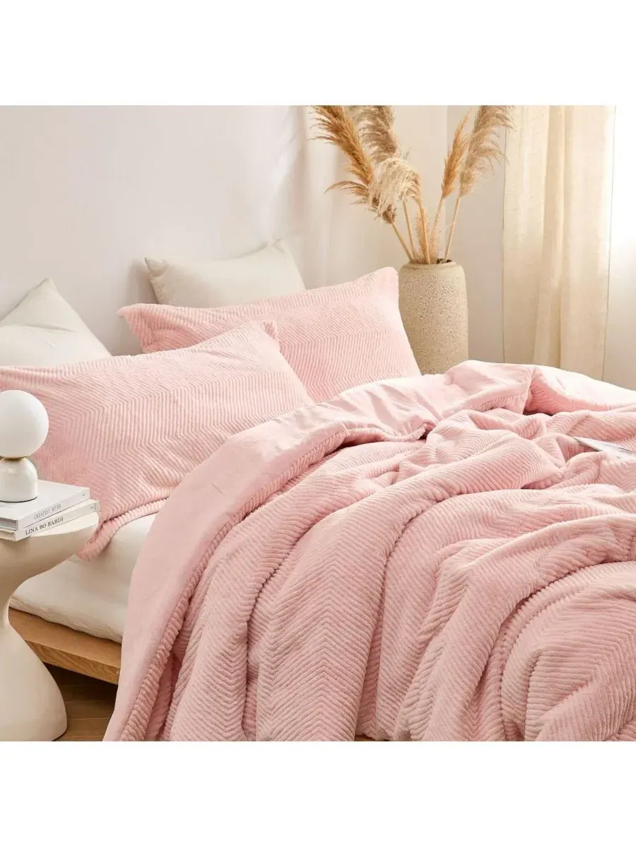 Комплект одеял Peak of Cozy Oversized Coma Inducer — изображение 2 из 4, розовый