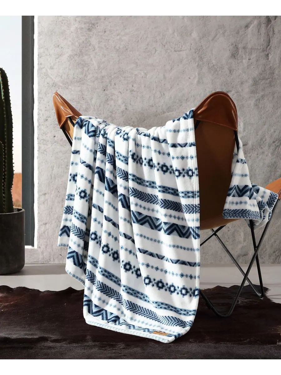 Плед из ультрамягкого плюшевого флиса Southwest, 60 x 50 дюймов Wrangler — изображение 2 из 7, синий