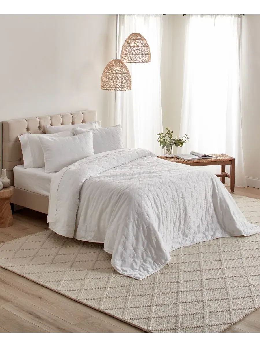 Комплект стеганого покрывала Torringford Jacquard, 2 предмета, Twin Anne Klein — изображение 2 из 6, белый