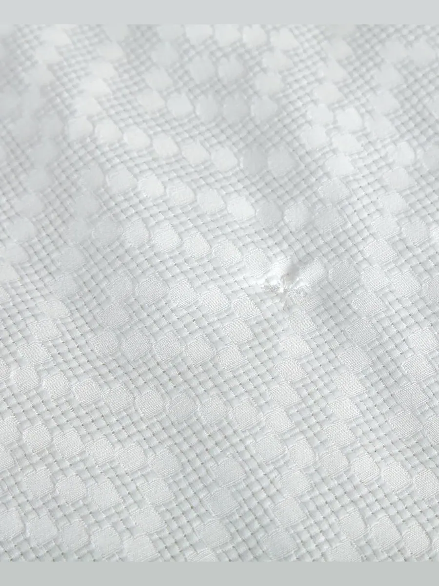 Комплект стеганого покрывала Torringford Jacquard, 2 предмета, Twin Anne Klein — изображение 4 из 6, белый