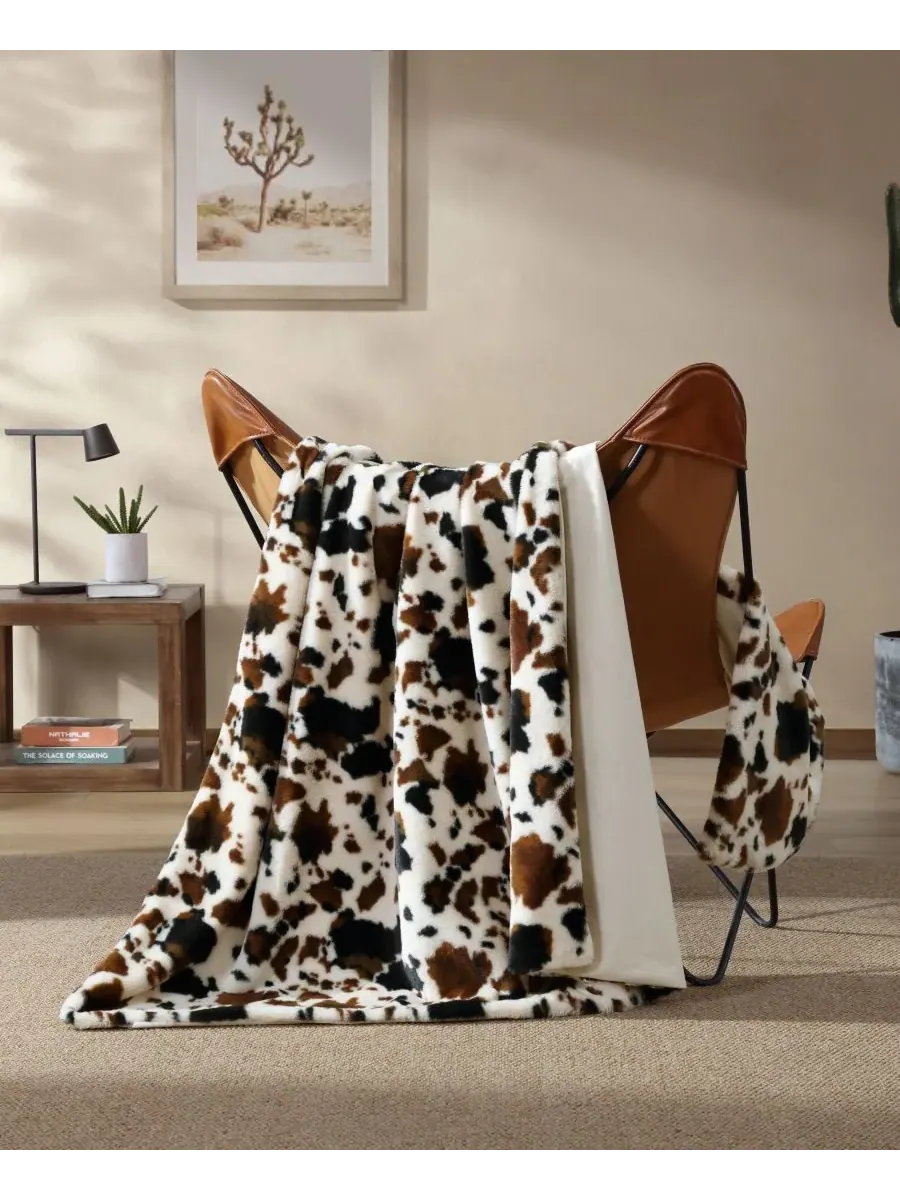 Плед из искусственного кроличьего меха с пятнистым рисунком, 127 x 178 см Wrangler — изображение 3 из 6, коричневый бежевый