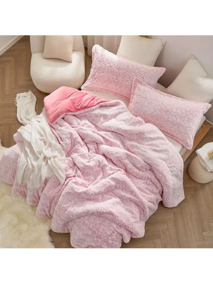 Комплект стеганого одеяла с плюшем Shortcake Strawberry Pink Coma Inducer — изображение 3 из 4, розовый