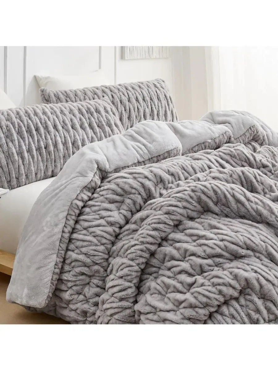 Комплект одеял из искусственного меха Wrinkle Rolls Chunky Bunny Coma Inducer — изображение 3 из 4, темно-синий коричневый