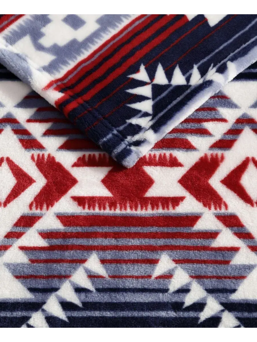 Плед из плюша с принтом "Джерико", 178 x 127 см Wrangler — изображение 4 из 5, красный белый синий