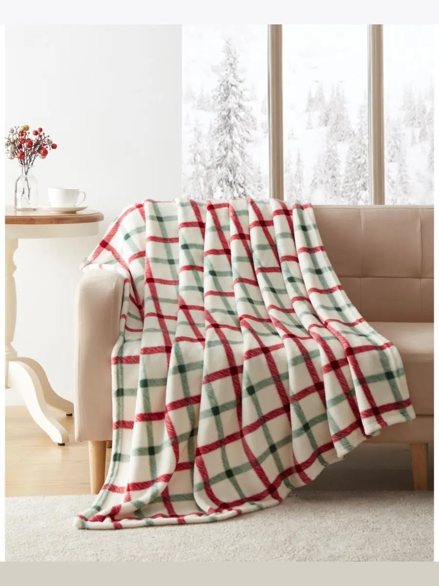 Большой и очень мягкий плед Holiday Classics в рождественскую клетку, 50 x 70 дюймов Kate Aurora