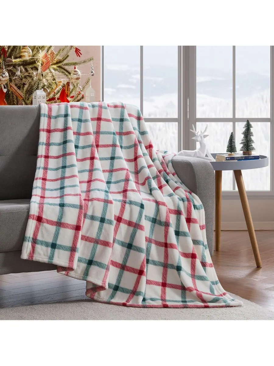 Большой и очень мягкий плед Holiday Classics в рождественскую клетку, 50 x 70 дюймов Kate Aurora — изображение 3 из 3, белый
