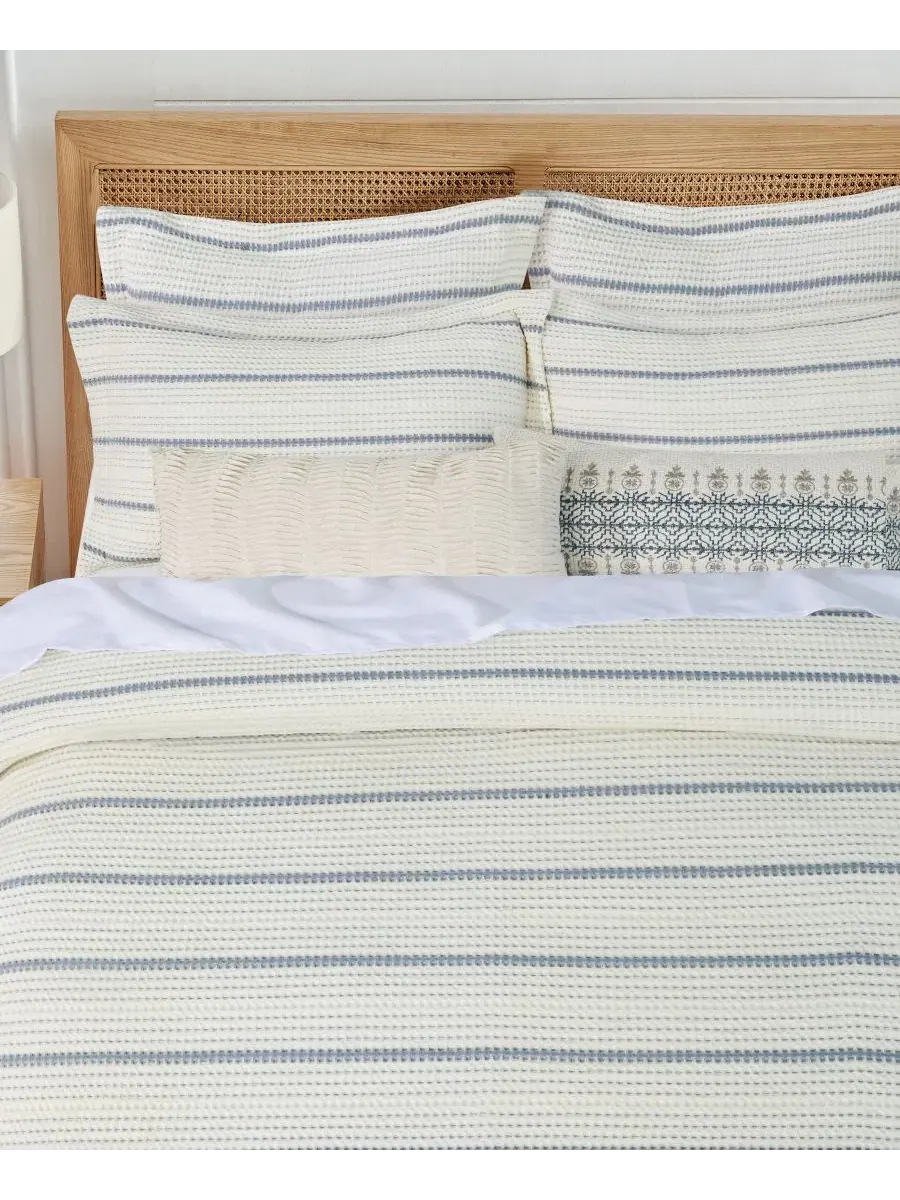 Комплект наволочек Waffle Stripe 2-Piece Sham Set, European Levtex Home — изображение 2 из 4, синий