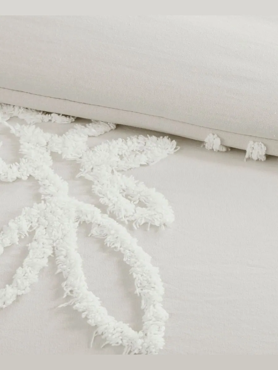 Комплект постельного белья Veronica Floral Tufted из 3 предметов, размер King/California King — изображение 8 из 10, белый