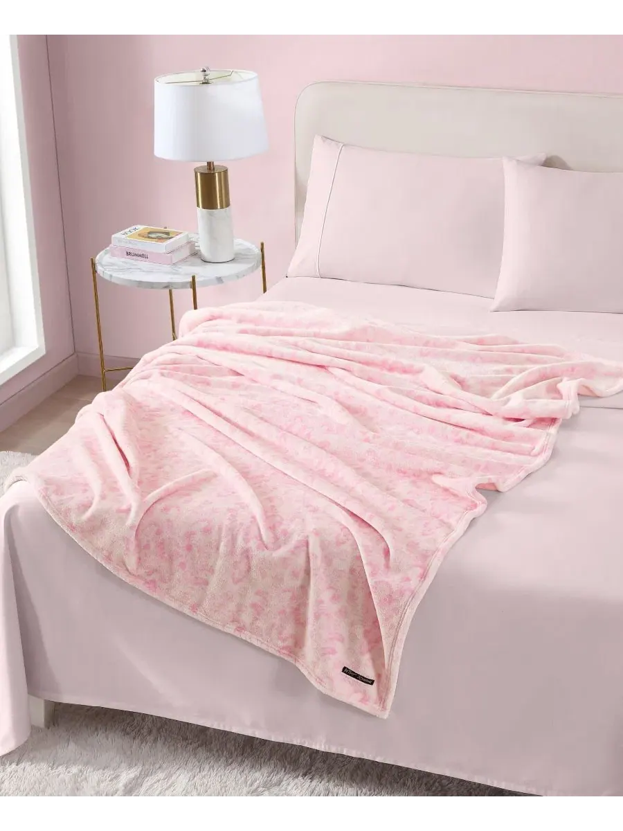 Плед Betsey с дамасским принтом, 178 x 127 см Betsey Johnson — изображение 5 из 5, розовый