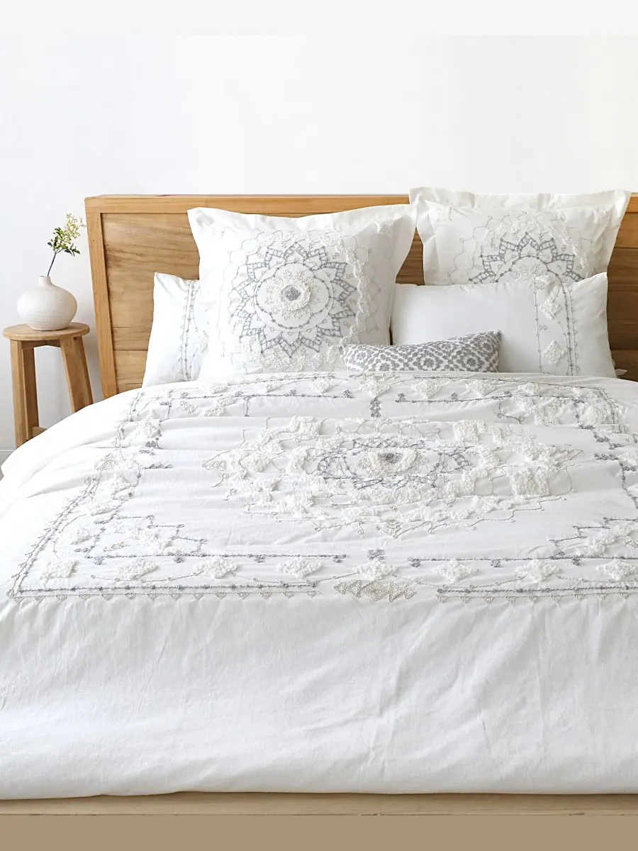 Комплект постельного белья Harleson Medallion, 2 предмета, размер Twin/Twin XL, с вышивкой — изображение 5 из 5, белый