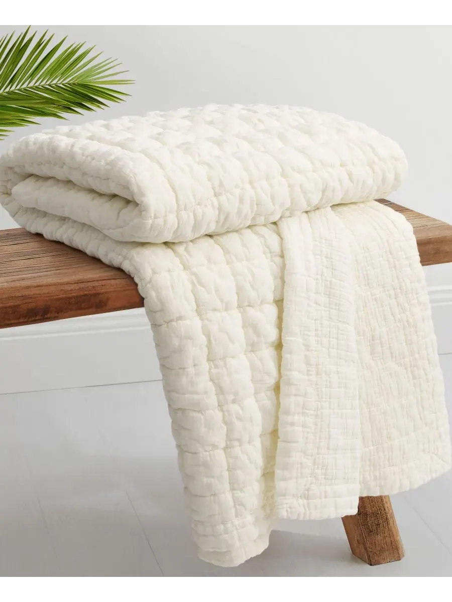 Стеганый плед Whisper Textured, 127 x 152 см Levtex Home, сливочный — изображение 2 из 5, бежевый
