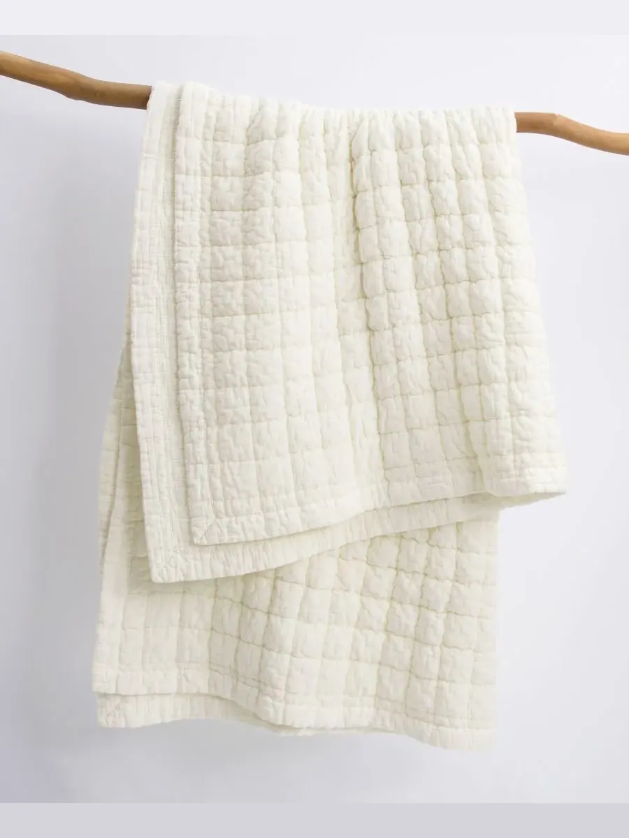 Стеганый плед Whisper Textured, 127 x 152 см Levtex Home, сливочный — изображение 3 из 5, бежевый