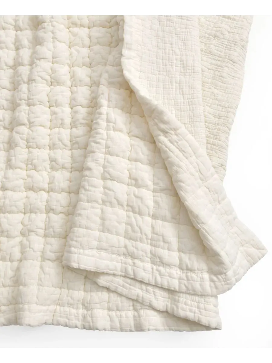 Стеганый плед Whisper Textured, 127 x 152 см Levtex Home, сливочный — изображение 4 из 5, бежевый