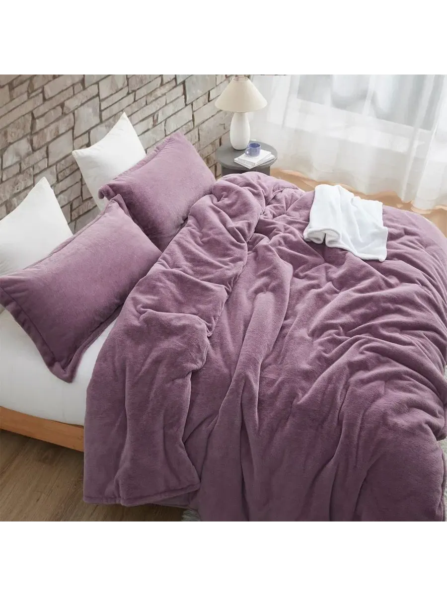 Комплект oversize-одеяла с подушками Softer than Soft Coma Inducer — изображение 2 из 6, фиолетовый