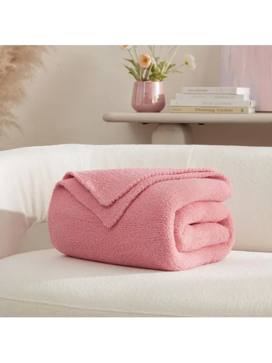 Плед с носками Cozy Potato Coma Inducer — изображение 3 из 4, розовый