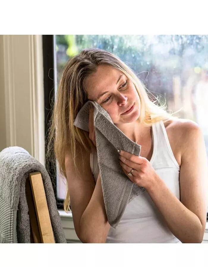Набор банных полотенец Delilah Home Resort Collection из турецкого хлопка, 2 шт — изображение 2 из 3, светлый серый