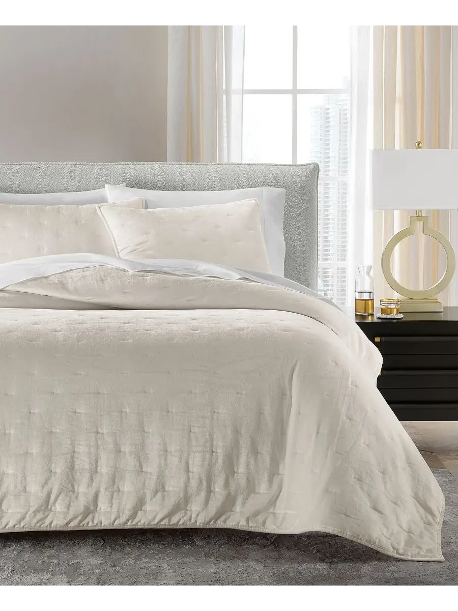 Покрывало-комплект Velvet Plush 3-Piece Coverlet Set, King Hotel Collection — изображение 3 из 7, белый